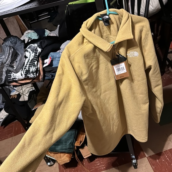 Brand New North Face quarter zip-up. Perfect for the cold weather! - Picture 3 of 11